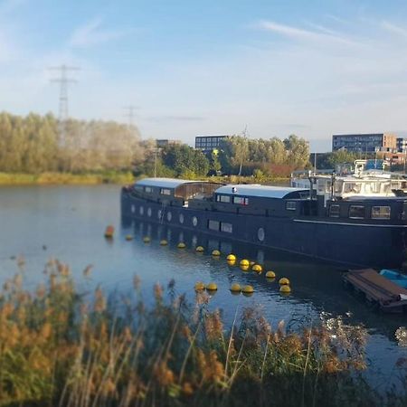 Wheelhouse Euphrate Houseboat Bed and Breakfast Diemerbrug Εξωτερικό φωτογραφία