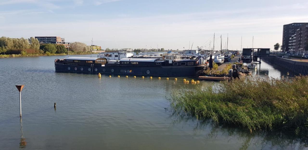 Wheelhouse Euphrate Houseboat Bed and Breakfast Diemerbrug Εξωτερικό φωτογραφία