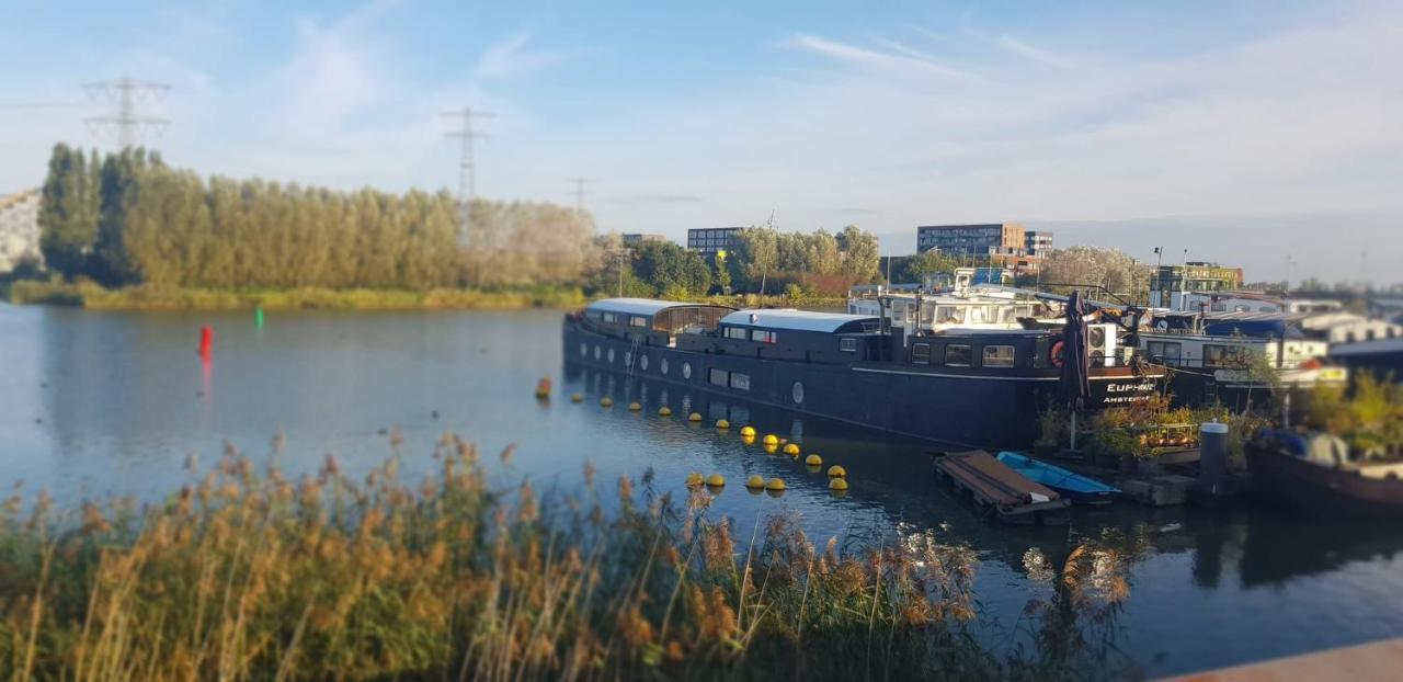Wheelhouse Euphrate Houseboat Bed and Breakfast Diemerbrug Εξωτερικό φωτογραφία