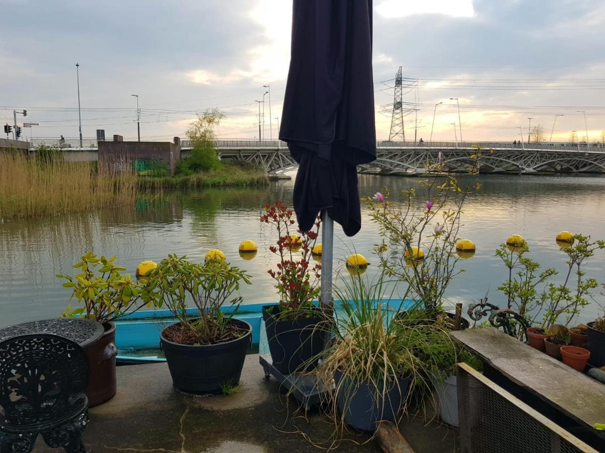 Wheelhouse Euphrate Houseboat Bed and Breakfast Diemerbrug Εξωτερικό φωτογραφία