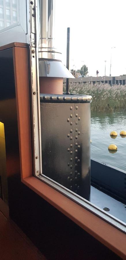 Wheelhouse Euphrate Houseboat Bed and Breakfast Diemerbrug Εξωτερικό φωτογραφία