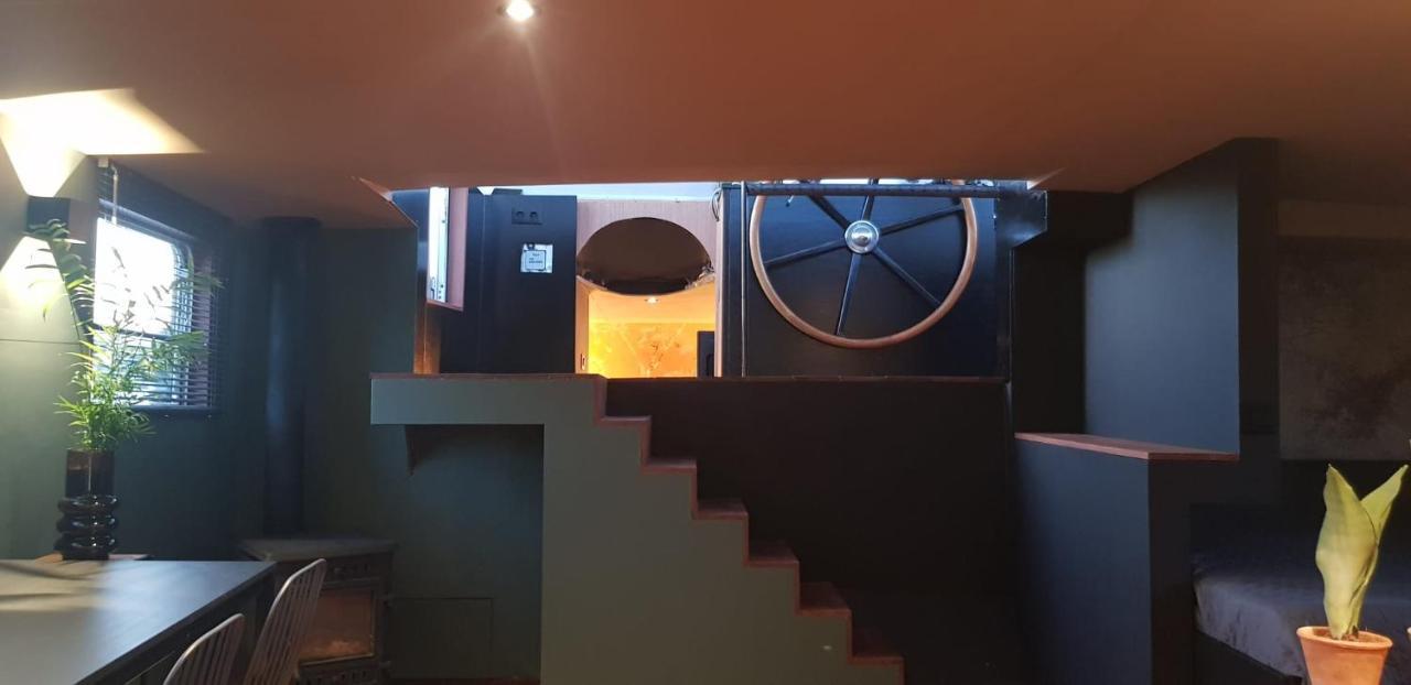 Wheelhouse Euphrate Houseboat Bed and Breakfast Diemerbrug Εξωτερικό φωτογραφία