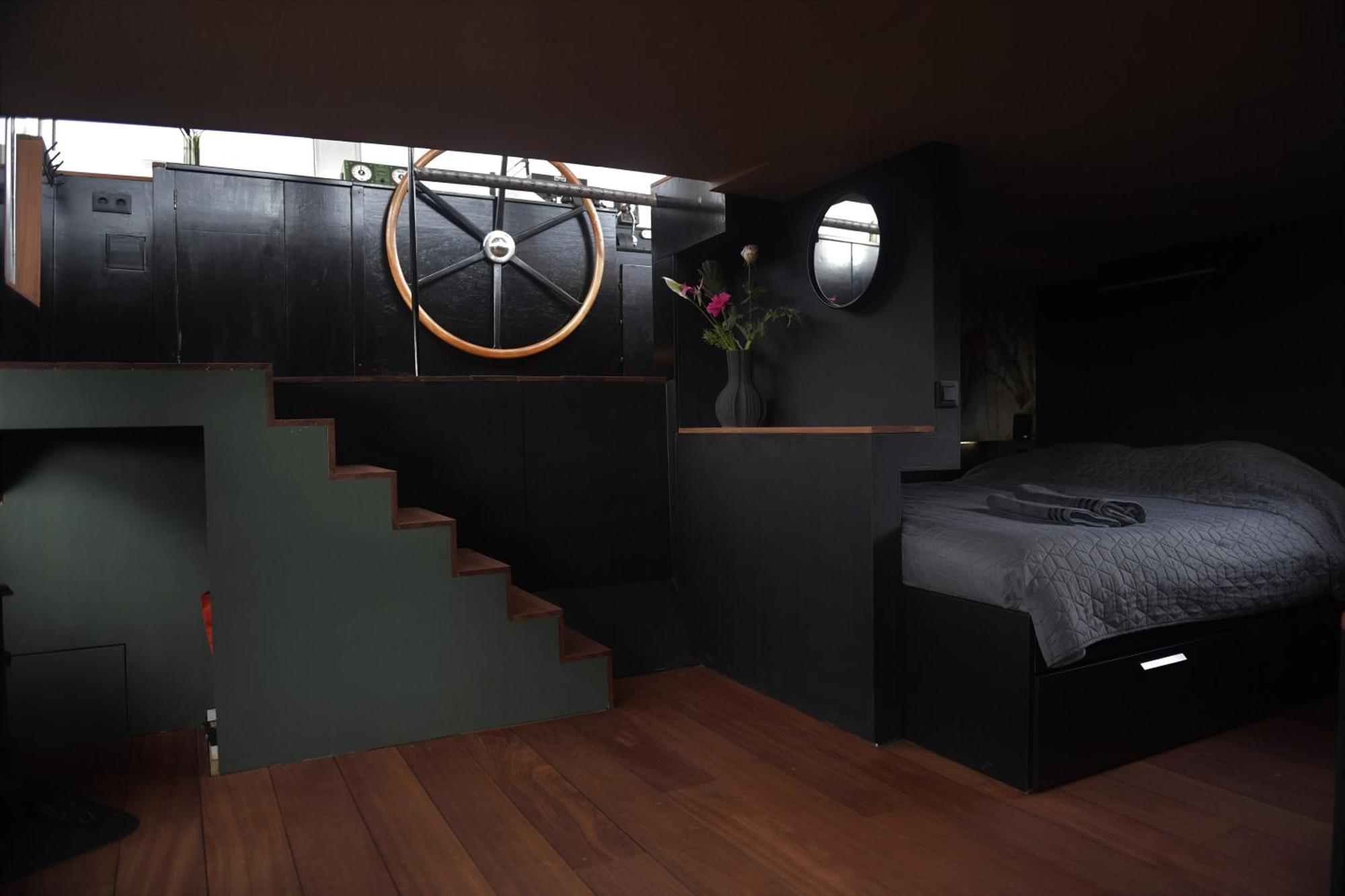 Wheelhouse Euphrate Houseboat Bed and Breakfast Diemerbrug Εξωτερικό φωτογραφία