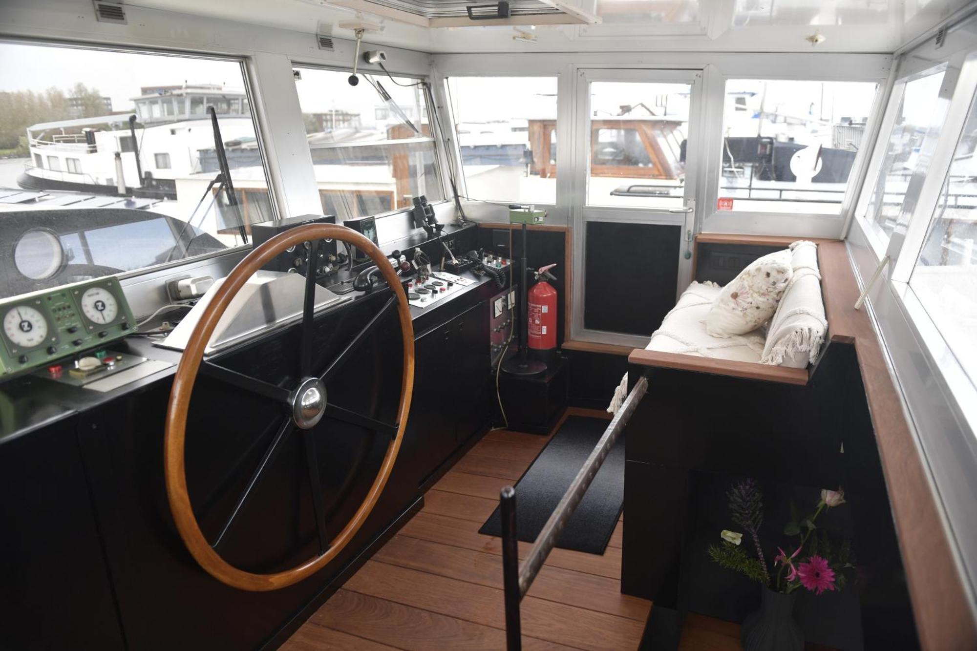 Wheelhouse Euphrate Houseboat Bed and Breakfast Diemerbrug Εξωτερικό φωτογραφία